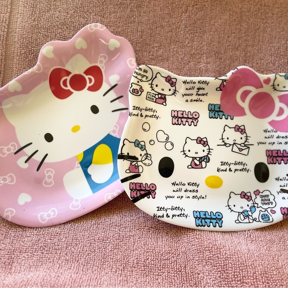 Hello Kitty Brand New Set of 2 Little Melamine Plates - Picture 1 of 1